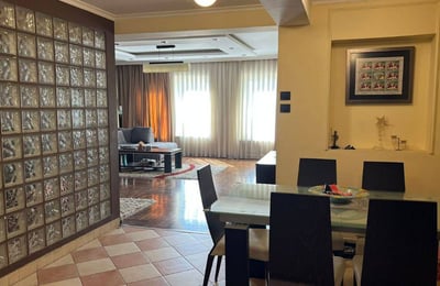 Alquiler de un espacioso apartamento de 3 habitaciones, 125 m², centro de la ciudad, Belgrado, Serbia